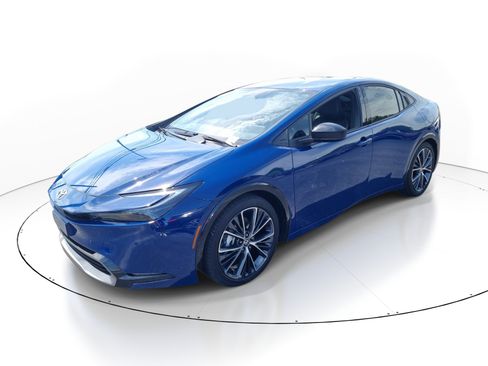 Used 2026 Toyota Prius XLE FWD image 3
