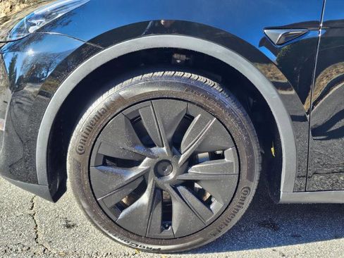 Used 2023 Tesla Model Y Long Range image 17