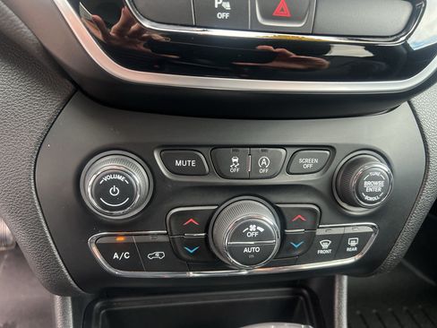 Used 2020 Jeep Cherokee Limited AWD/4WD image 33