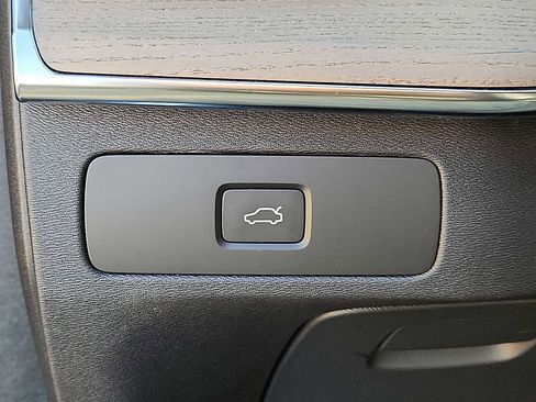 Used 2026 Volvo XC90 B6 Plus w/ Protection Package Premier AWD/4WD image 22