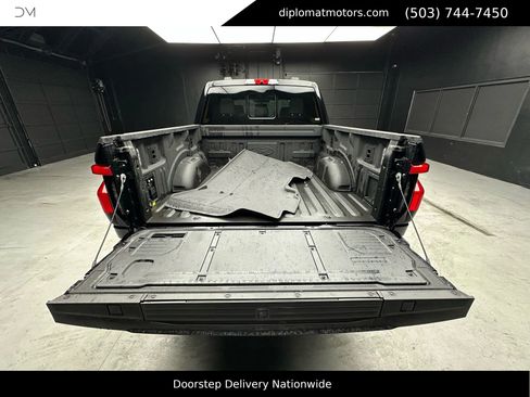 Used 2025 Ford F150 Lightning Lariat image 42