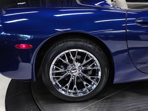Used 2004 Chevrolet Corvette Convertible w/ Preferred Equipment Group RWD image 34