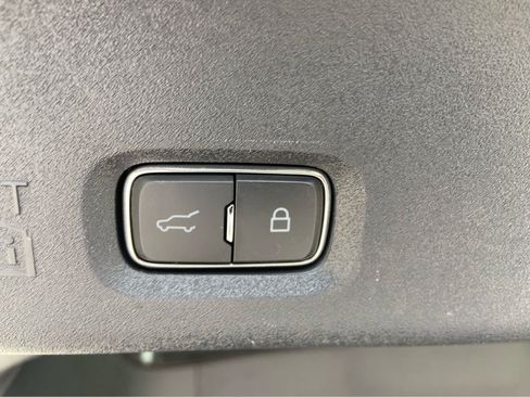 Used 2025 Ford Expedition Platinum AWD/4WD image 16