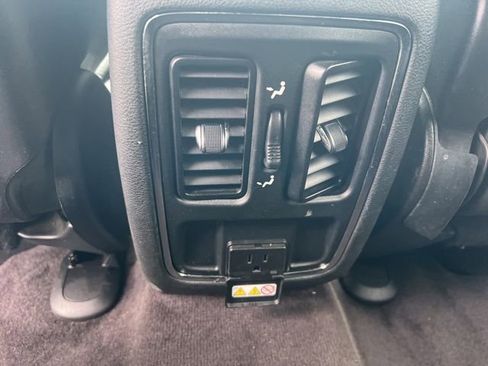 Used 2015 Jeep Grand Cherokee Altitude image 21