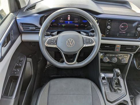 Used 2023 Volkswagen Taos SE image 15