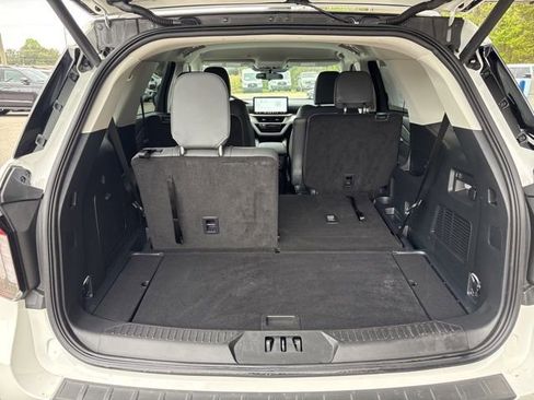 Used 2025 Ford Explorer Active w/ Active Comfort Package image 9