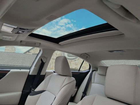 Certified 2025 Lexus ES 300h w/ Premium Package image 16