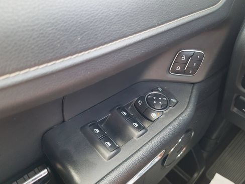 Used 2024 Ford Expedition XLT AWD/4WD image 28