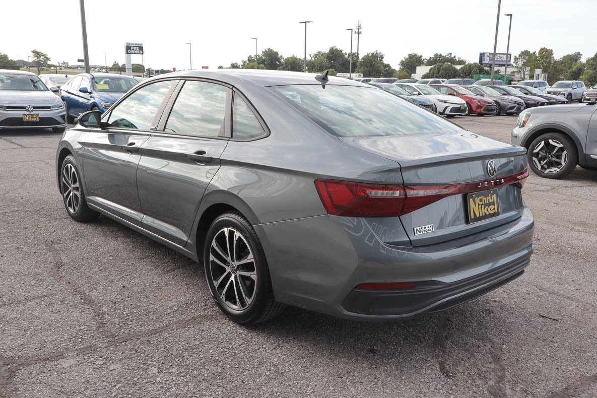 Used 2025 Volkswagen Jetta Sport FWD image 4