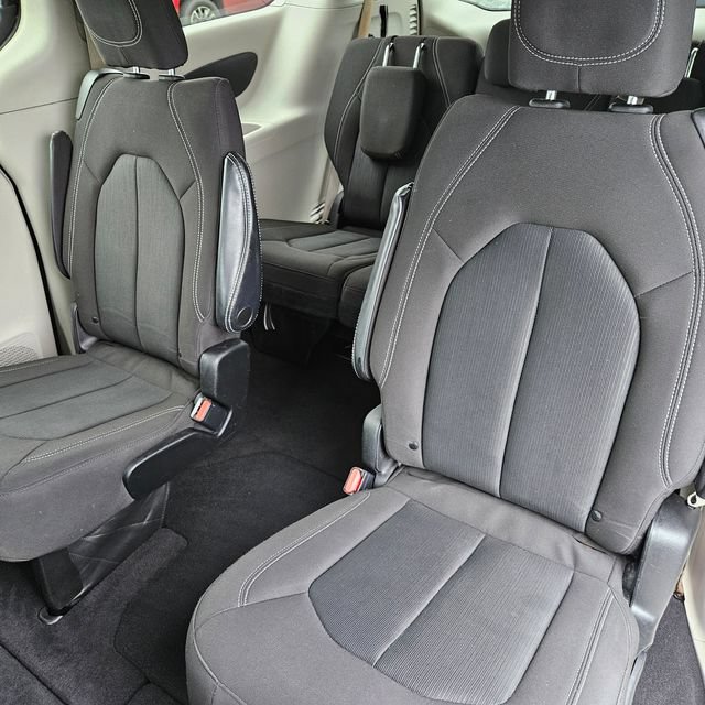 Used 2022 Chrysler Voyager LX FWD image 19