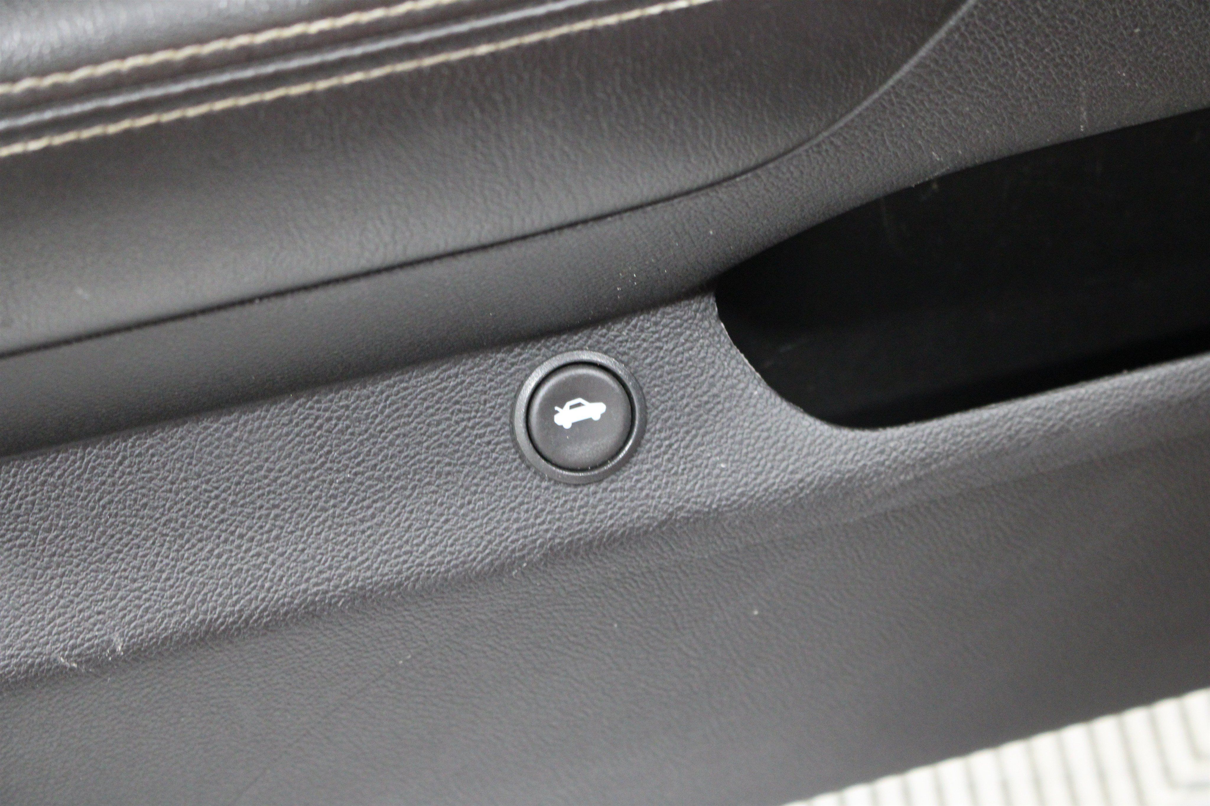 Used 2010 Chevrolet Camaro SS RWD image 8