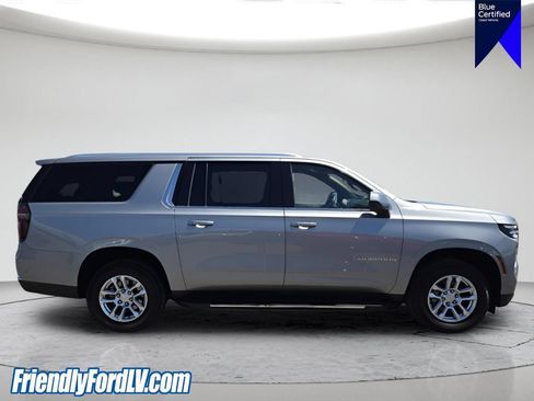 Used 2025 Chevrolet Suburban LT AWD/4WD image 8