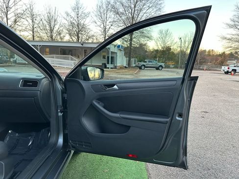 Used 2012 Volkswagen Jetta SE image 19