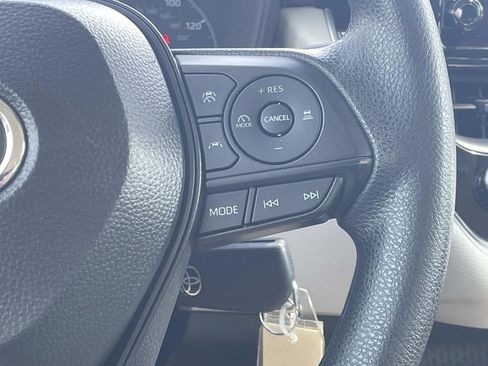 Used 2025 Toyota Corolla LE image 22