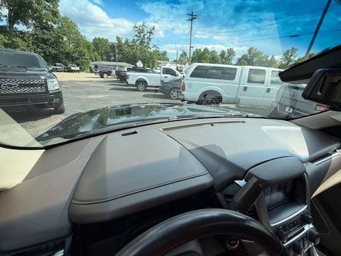 Used 2019 Chevrolet Tahoe LT w/ Luxury Package AWD/4WD image 51