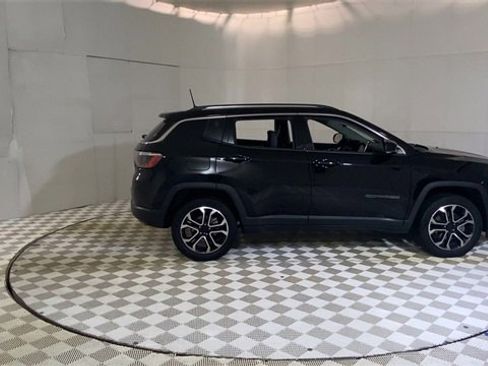 Used 2022 Jeep Compass Limited image 9