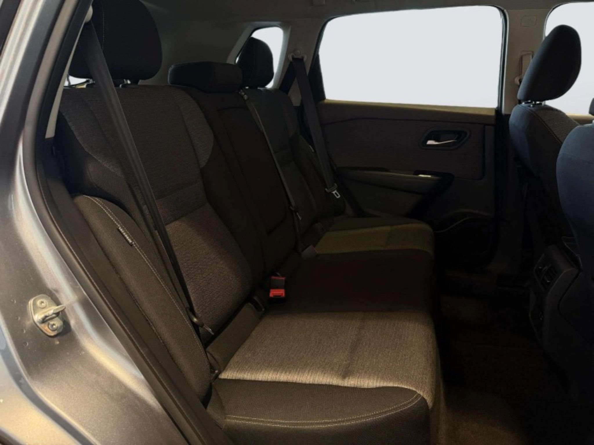 Used 2021 Nissan Rogue SV FWD image 30
