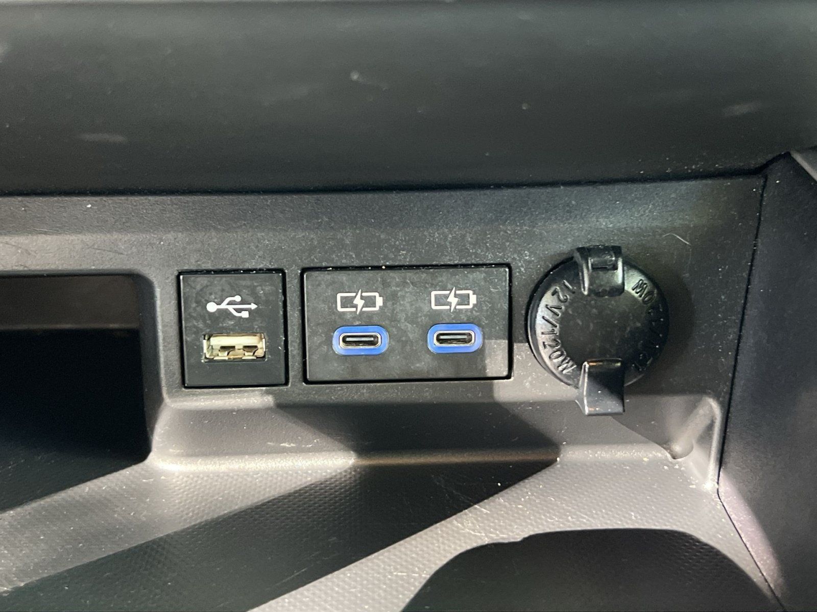 Used 2022 Toyota Highlander XLE AWD/4WD image 32