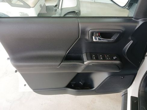 Used 2019 Toyota Tacoma TRD Off-Road image 23