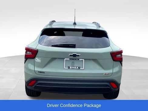 Certified 2024 Chevrolet Trax RS w/ Sunroof Package FWD image 4