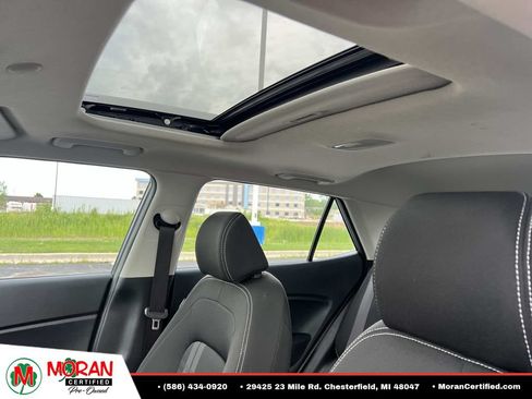 Used 2023 Hyundai Venue SEL FWD image 18