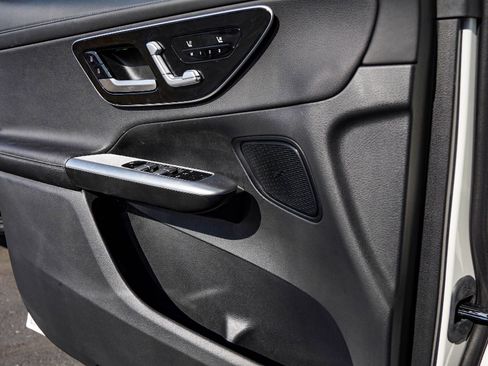 Used 2024 Mercedes-Benz GLC 300 image 20