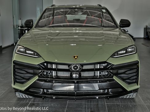 New 2025 Lamborghini Urus SE image 4