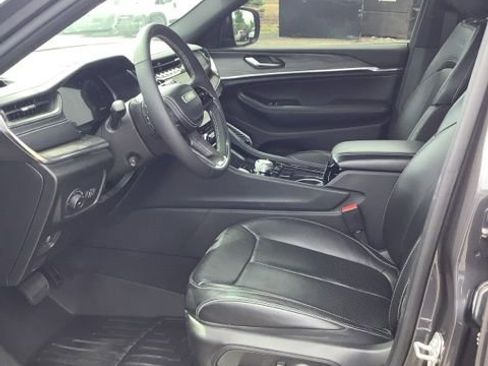 Used 2023 Jeep Grand Cherokee L Overland AWD/4WD image 16
