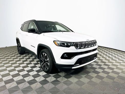Used 2023 Jeep Compass Limited AWD/4WD image 2