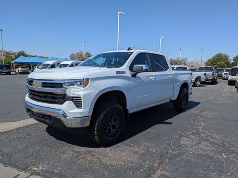 Used 2023 Chevrolet Silverado 1500 LT w/ Z71 Off-Road Package AWD/4WD image 8