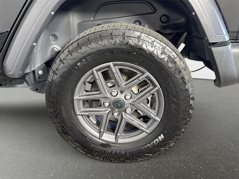 Used 2024 Jeep Wrangler Unlimited Sport AWD/4WD image 28