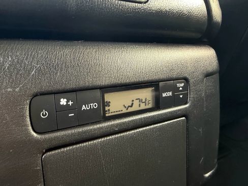 Used 2021 Nissan Armada SL w/ Captain's Chairs Package image 20