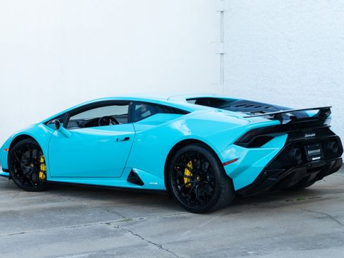 Used 2023 Lamborghini Huracan Tecnica RWD image 2