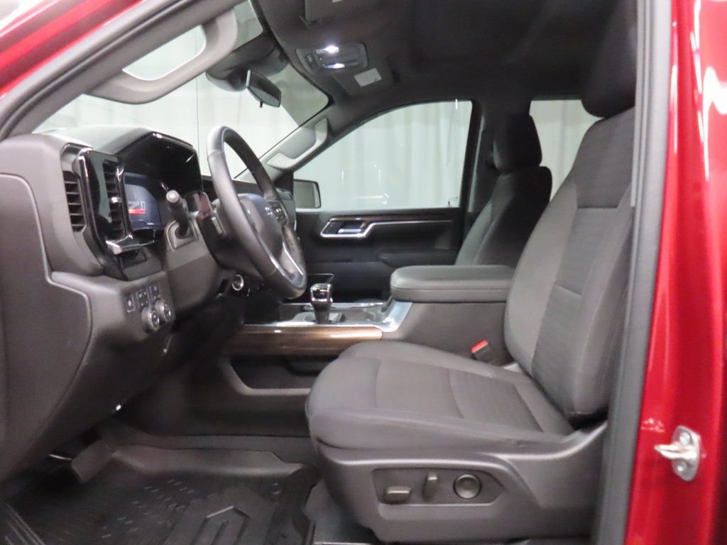 Used 2025 Chevrolet Silverado 1500 RST w/ Z71 Off-Road Package AWD/4WD image 10