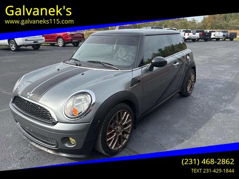 Used 2010 MINI Cooper Hardtop image 1
