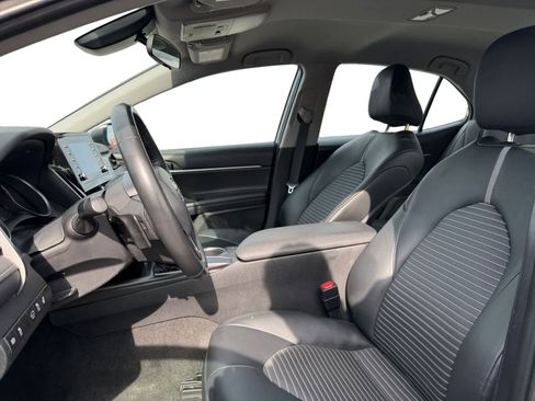 Used 2024 Toyota Camry SE image 10