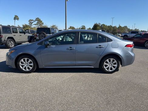Used 2025 Toyota Corolla LE image 9