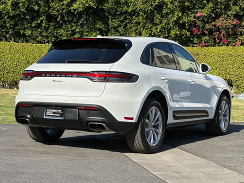 Certified 2025 Porsche Macan AWD/4WD image 8