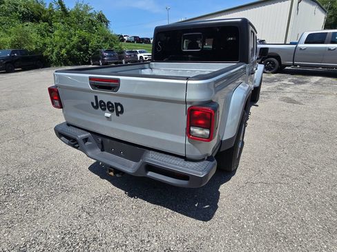 Used 2023 Jeep Gladiator Sport AWD/4WD image 7