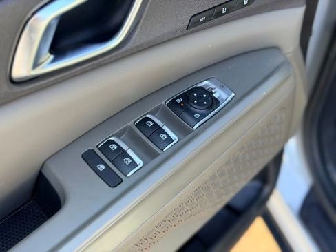 Used 2025 Kia Carnival EX image 20