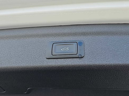 Used 2025 Audi Q3 2.0T Premium image 30