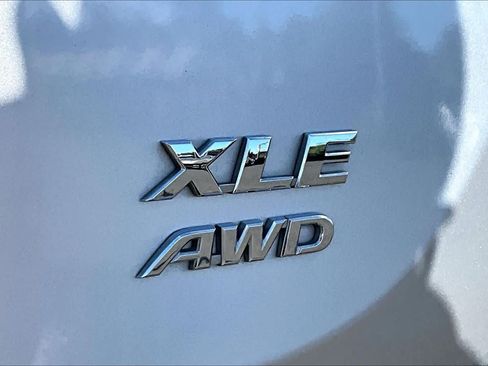 Used 2015 Toyota RAV4 XLE AWD/4WD image 9