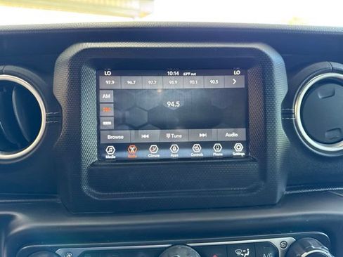 Used 2018 Jeep Wrangler Unlimited Sahara w/ Cold Weather Group AWD/4WD image 18