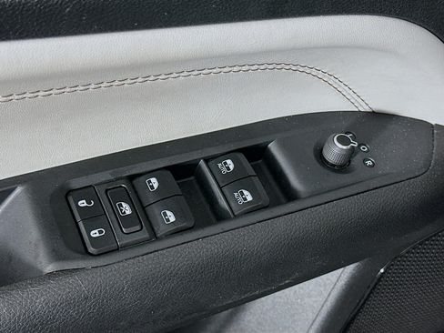 Used 2025 Jeep Compass Limited AWD/4WD image 15