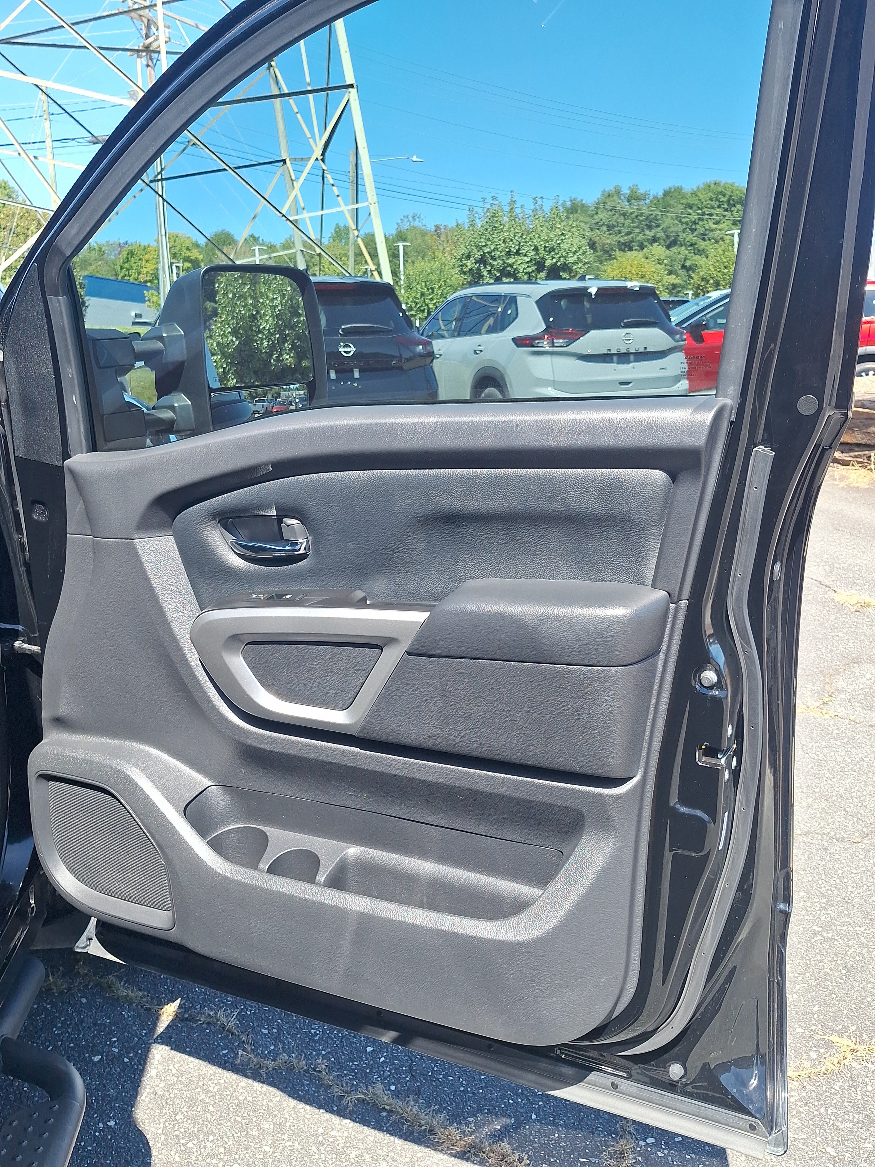 Used 2024 Nissan Titan SV w/ SV Convenience Package AWD/4WD image 28