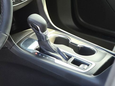 Used 2024 Chevrolet Equinox LT FWD image 24