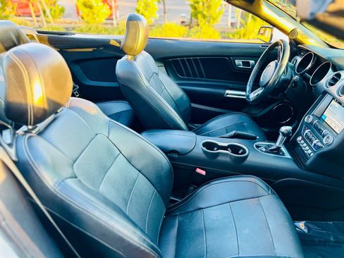 Used 2019 Ford Mustang GT Premium RWD image 29