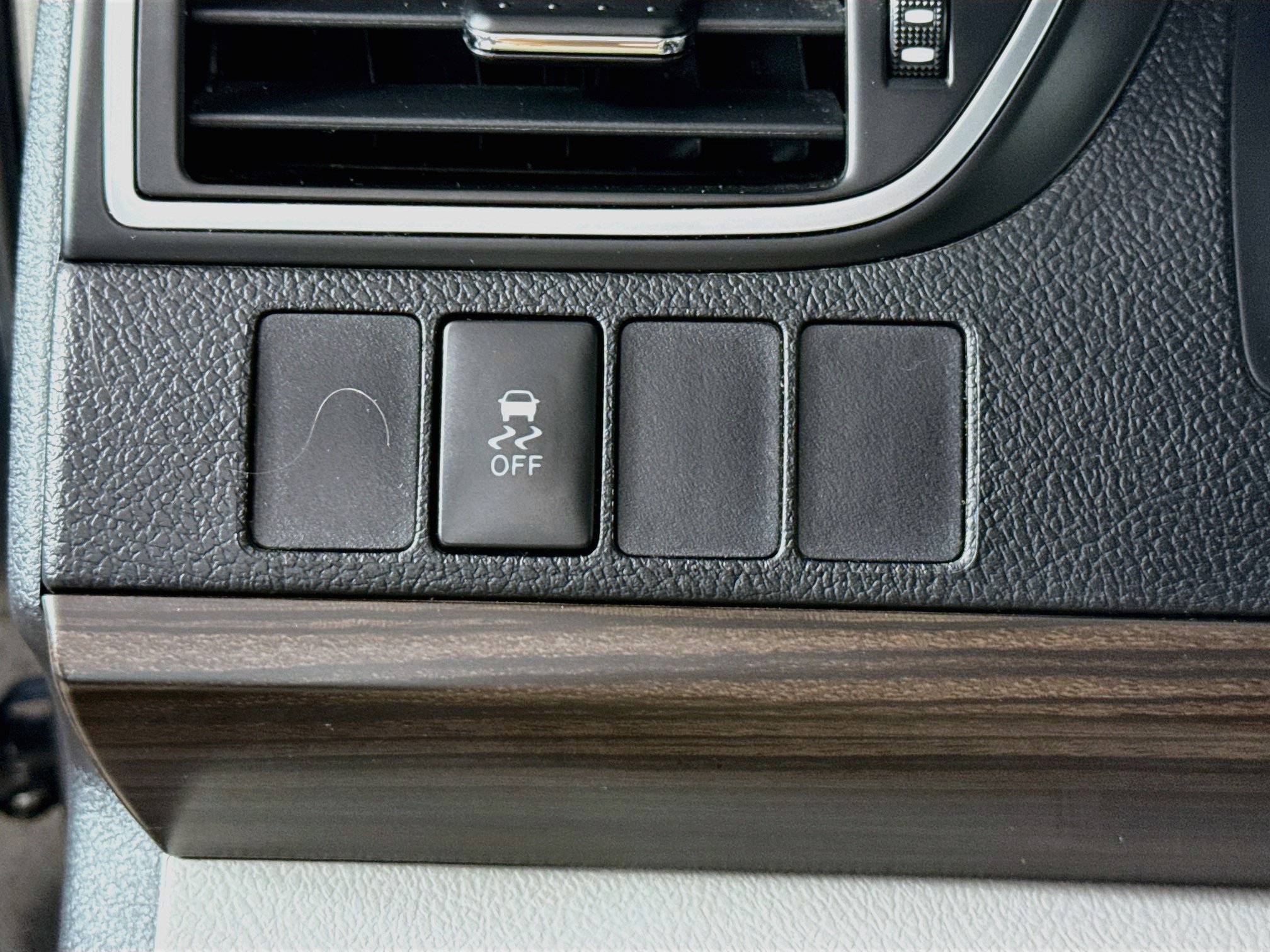 Used 2015 Toyota Camry XLE FWD image 9