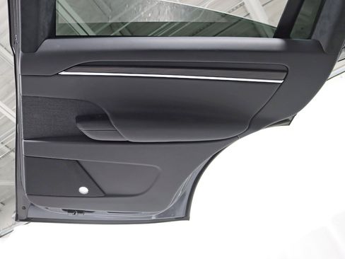 Used 2024 Tesla Model X image 38