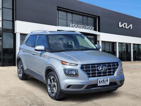 Used 2022 Hyundai Venue SEL w/ Cargo Package FWD image 3